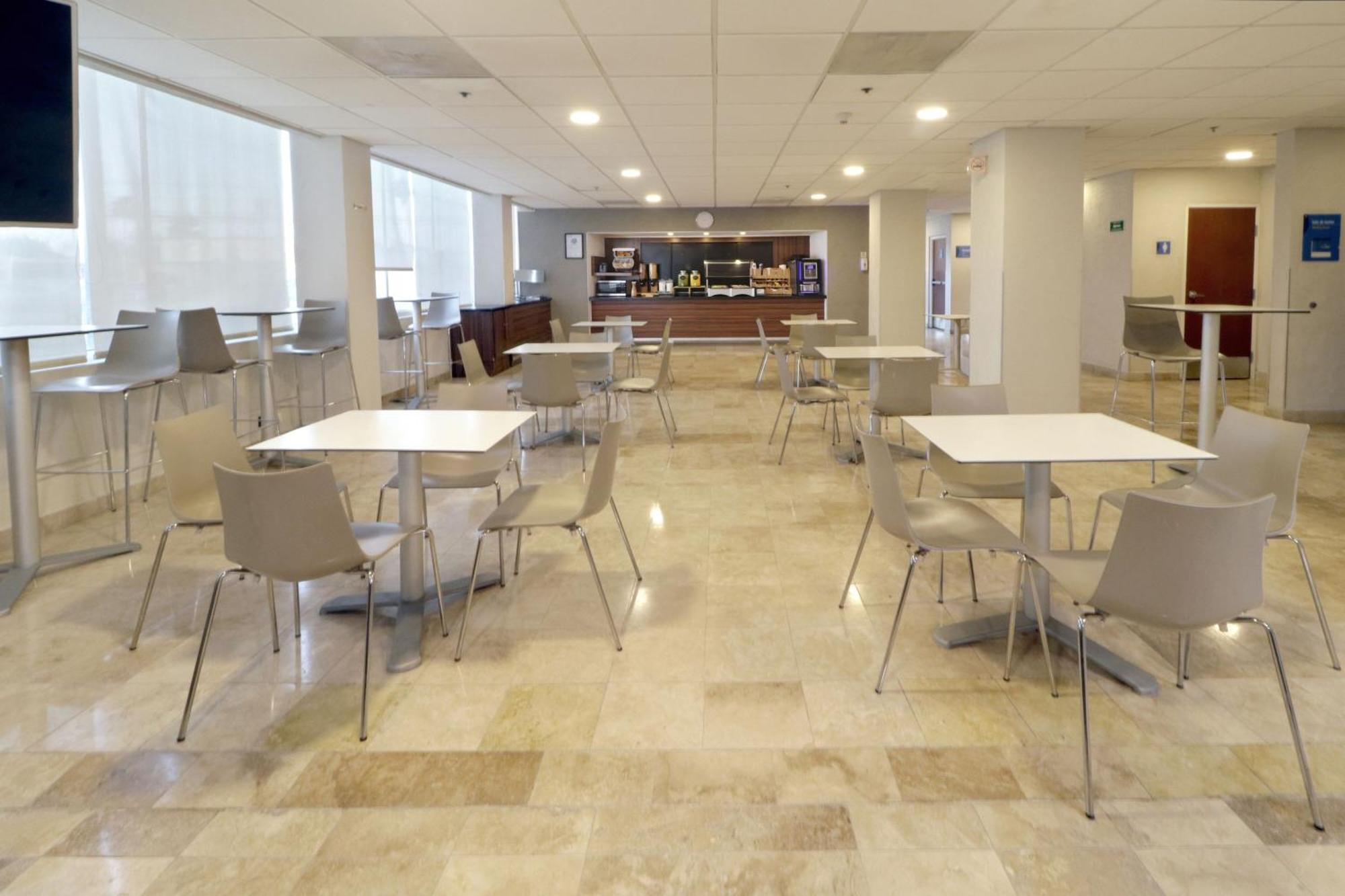 City Express By Marriott Saltillo Sur Exterior photo