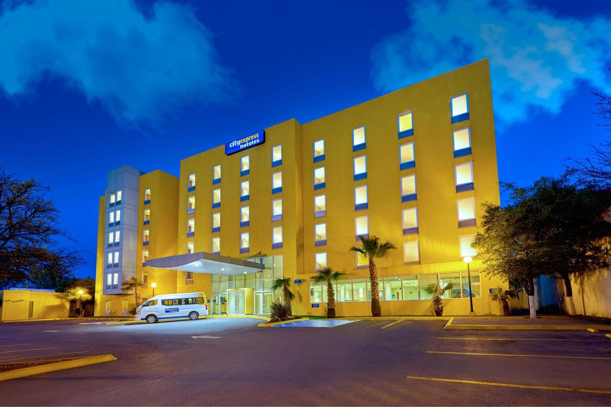 City Express By Marriott Saltillo Sur Exterior photo